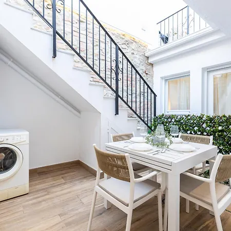 Modern Duplex Courtyard -2bedrooms 2baths Malaga
