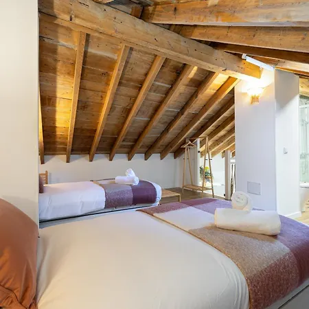 Modern Duplex Courtyard -2bedrooms 2baths