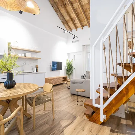 Modern Duplex Courtyard -2bedrooms 2baths * Malaga