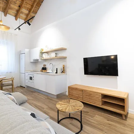 Modern Duplex Courtyard -2bedrooms 2baths Apartment